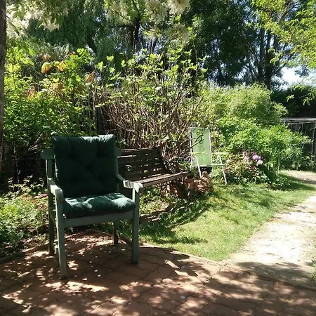 La Pie Qui Chante Bed & Breakfast