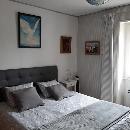 La Pie Qui Chante Bed & Breakfast